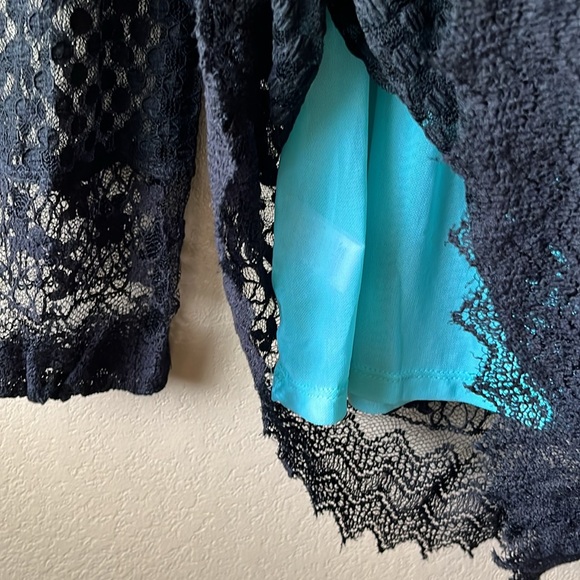 Women’s top - Picture 6 of 9